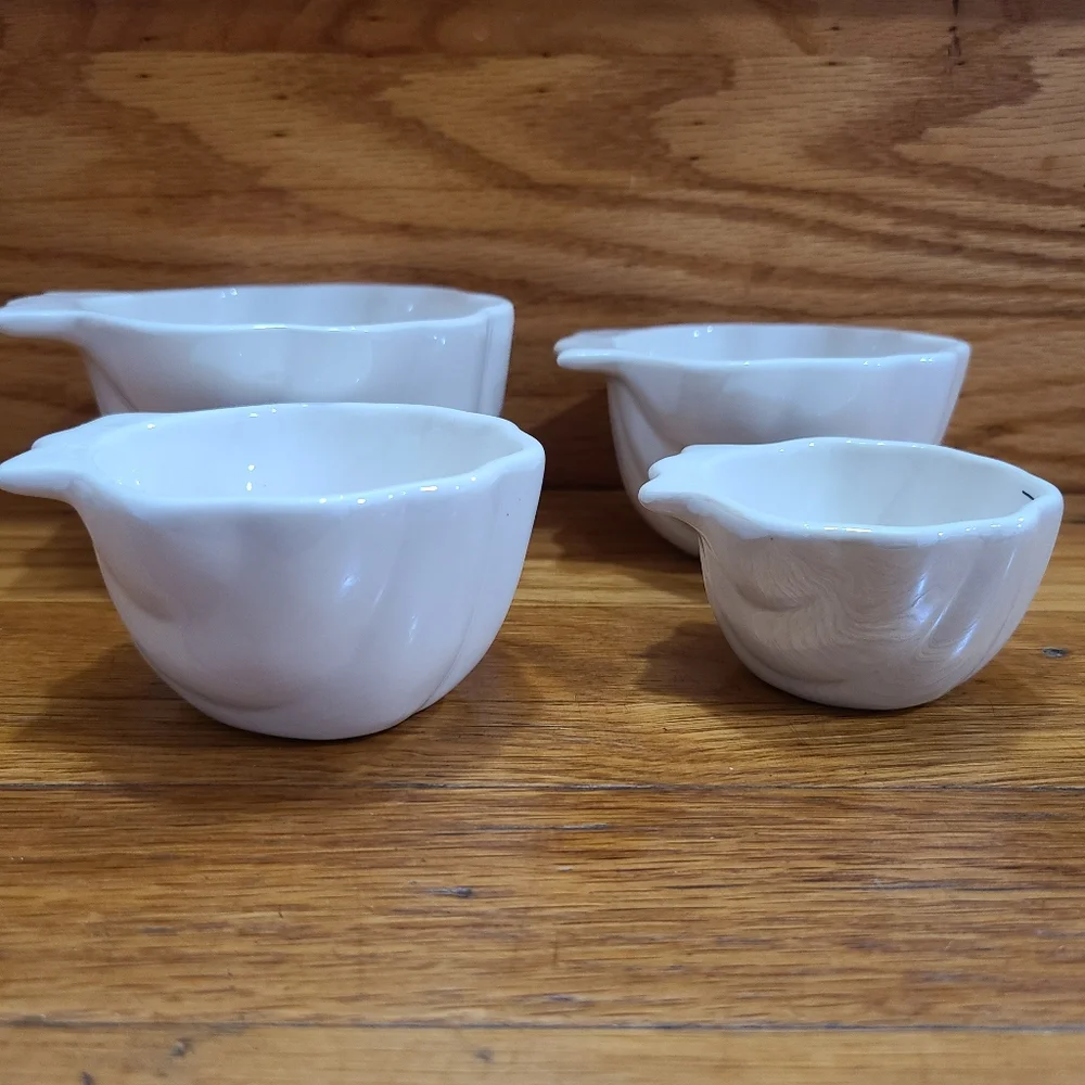 The Little Mermaid Sea Shell Rae Dunn Measuring Cups - Picture 9 of 11